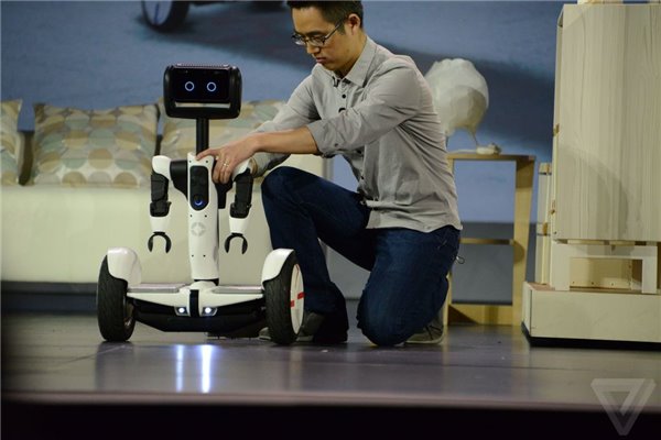 Intel联手小米、赛格威:推机器人管家平衡车